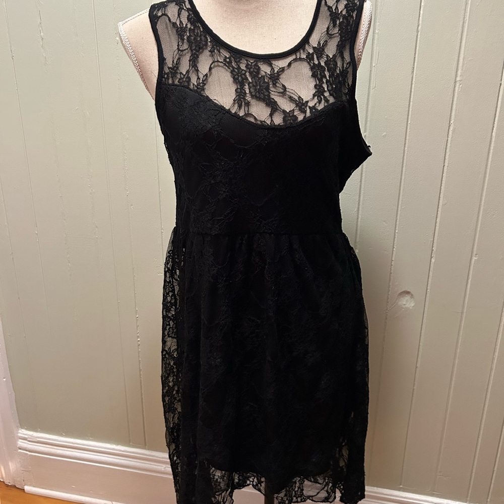 Black Lace Sleeveless Dress